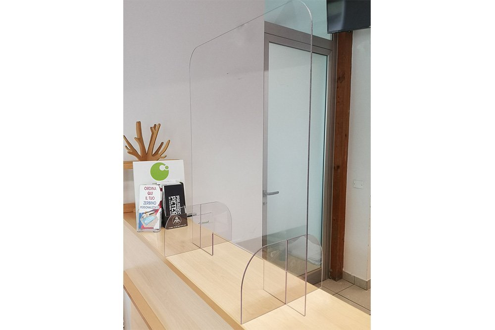 Barriera coronavirus plexiglass